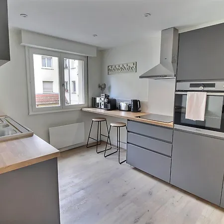 Renove Pres Du Centre De Avec Balcon, 2 Et Wi-fi Inclus - Fr-1-722-7 Apartment *