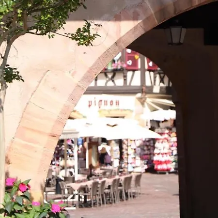 Rénové Près Du Centre De Avec Balcon, 2 Et Wi-fi Inclus - Fr-1-722-7 Appartement *