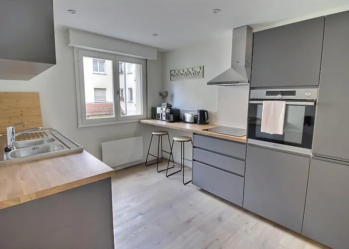 Renove Pres Du Centre De Avec Balcon, 2 Et Wi-fi Inclus - Fr-1-722-7 Apartment *